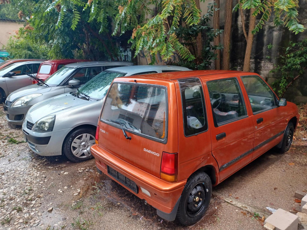 &lt;p&gt;Neregistrirani automobili koji su parkirani na javnoj površini - u kotaru Lovret je i ovaj narančasti Tico&lt;/p&gt;