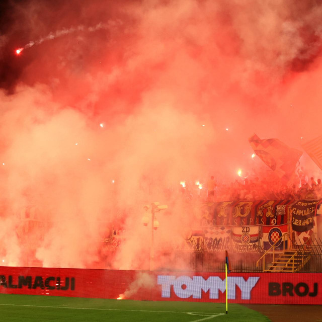 &lt;p&gt;Kako je moguće da se ovako puno pirotehnike uopće može ”prošvercati” na stadion pored toliko redara i policije na ulazima?&lt;/p&gt;