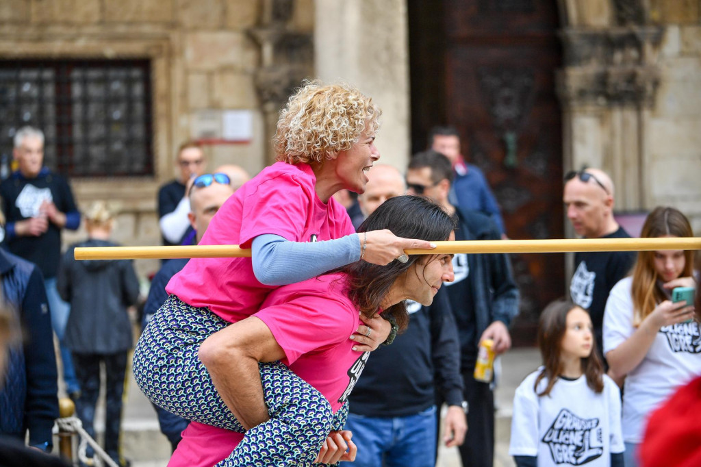 &lt;p&gt;Trčanje alke ispred Kneževa Dvora na drugim Gradskim uličnim igrama&lt;/p&gt;