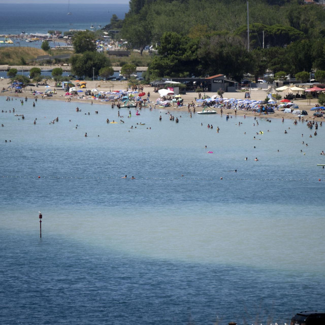 &lt;p&gt;Zbog radova usred sezone u luci Omiš doslo je do onečišćenja mora &lt;/p&gt;