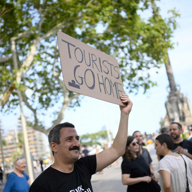 &lt;p&gt;‘Turisti, idite kući!‘ poručivali su prosvjednici u Barceloni&lt;/p&gt;