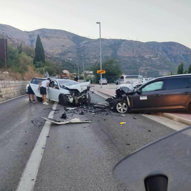 &lt;p&gt;U prometnoj nesreći u Solinama poginula je vozačica Ubera&lt;/p&gt;