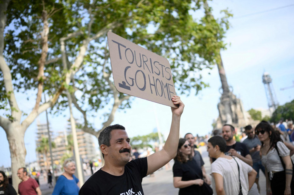 &lt;p&gt;‘Turisti, idite kući!‘ poručivali su prosvjednici u Barceloni&lt;/p&gt;