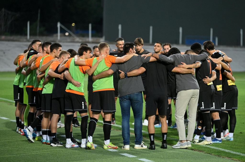 &lt;p&gt;Zagreb, 230824.&lt;br&gt;
Nogometni stadion Zagreb, Kranjceviceva.&lt;br&gt;
Utakmica 4. kola SuperSport HNL-a, NK Lokomotiva - HNK Sibenik.&lt;br&gt;
Na fotografiji: igraci Sibenika.&lt;br&gt;