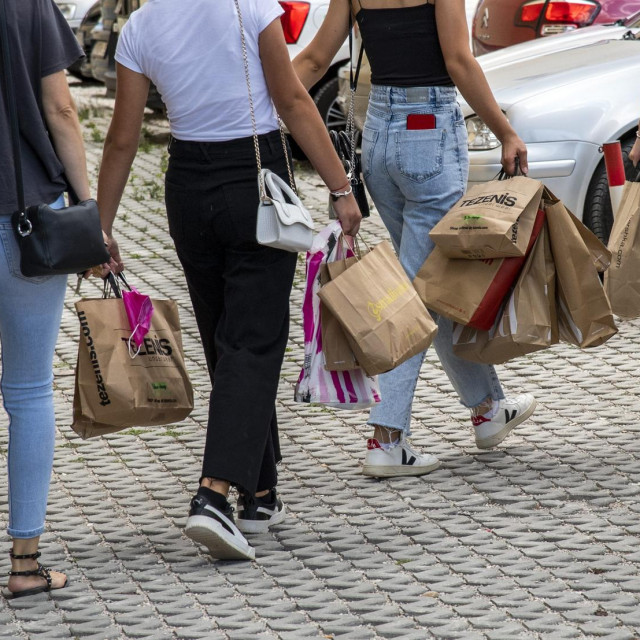 &lt;p&gt;‘Zagreb i Bregana udaljeni su 15 minuta vožnje, a postoji razlika u cijenama. Do Dubrovnika postoji trošak transporta iz Zagreba pa je to razumljivo, ali ovo sa Slovenijom baš i nije‘, komentira dr. Josip Tica&lt;/p&gt;