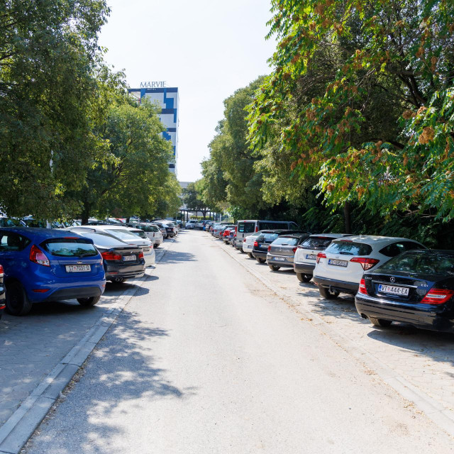 &lt;p&gt;Parking između bolnice i hotela ‘Marvie‘&lt;br&gt;
 &lt;/p&gt;