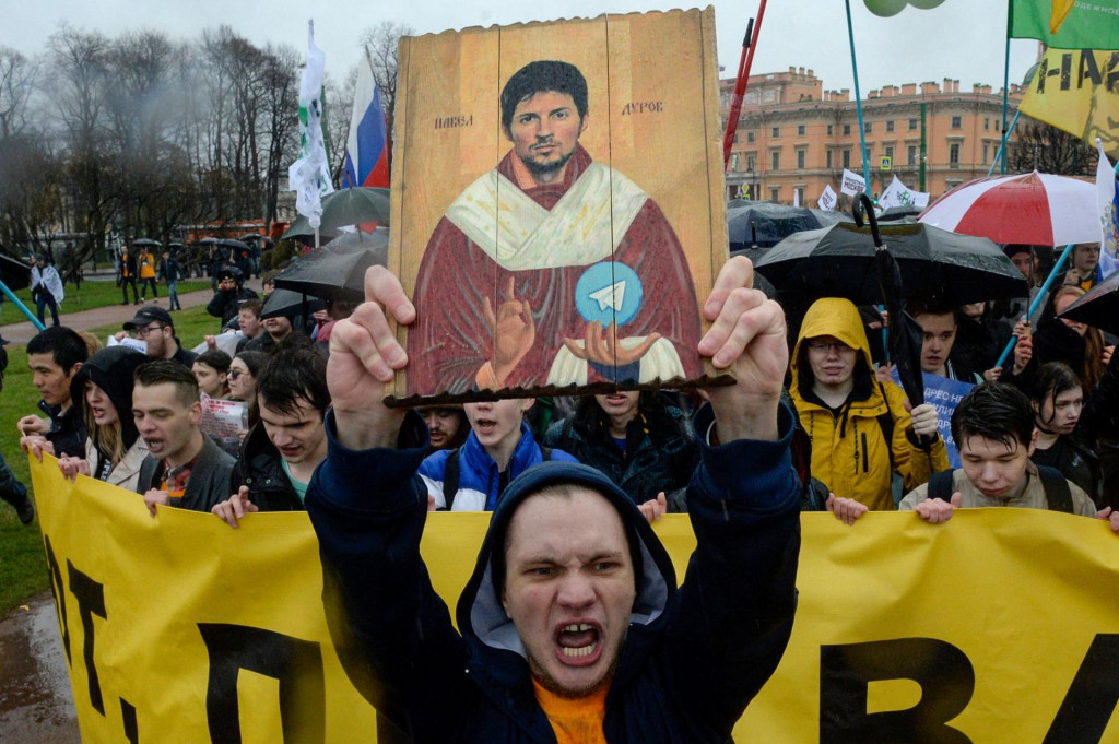 &lt;p&gt;Durov je završio i kao ikona - njegov lik nose prosvjednici na skupu u St. Petersburgu... &lt;/p&gt;