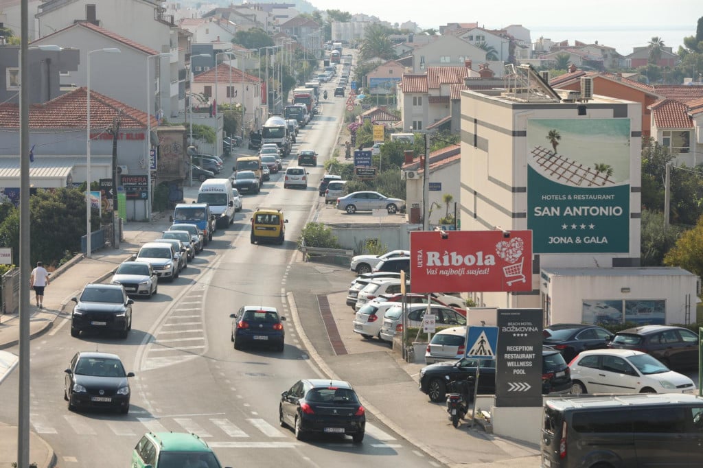 &lt;p&gt;Zbog požara i zatvorene ceste stvaraju se gužve na magistrali&lt;br&gt;
 &lt;/p&gt;