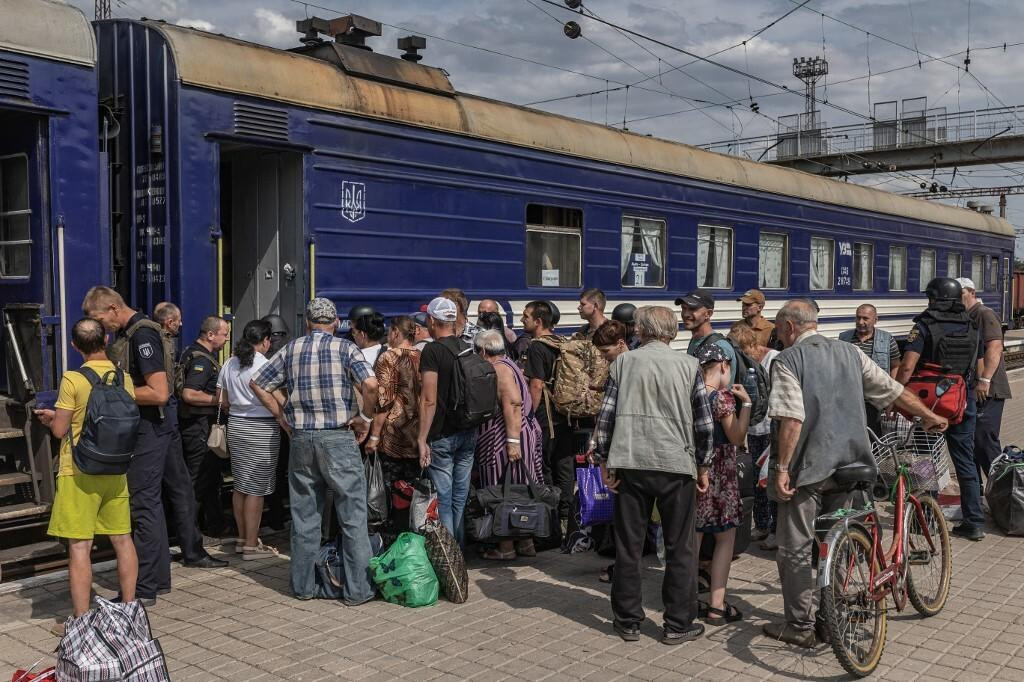 &lt;p&gt;Organizirani odlazak Ukrajinaca iz Pokrovska, grad svaki dan napusti 1000 ljudi&lt;/p&gt;