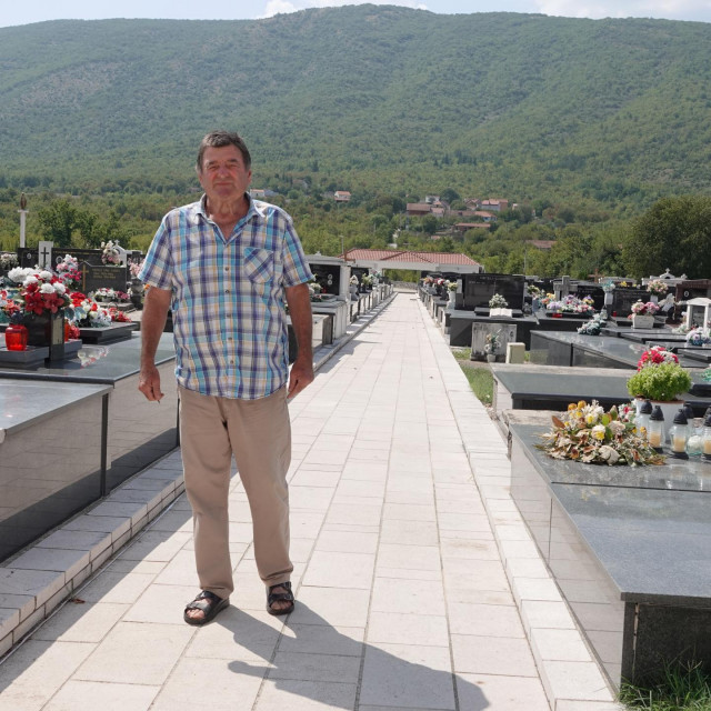 &lt;p&gt;Gojko Lozina ove je godine dobio i nagradu svoje Općine Runovići za predani rad i kao remeta i kao čovjek koji se brine o posljednjim ispraćajima svojih sumještana&lt;/p&gt;