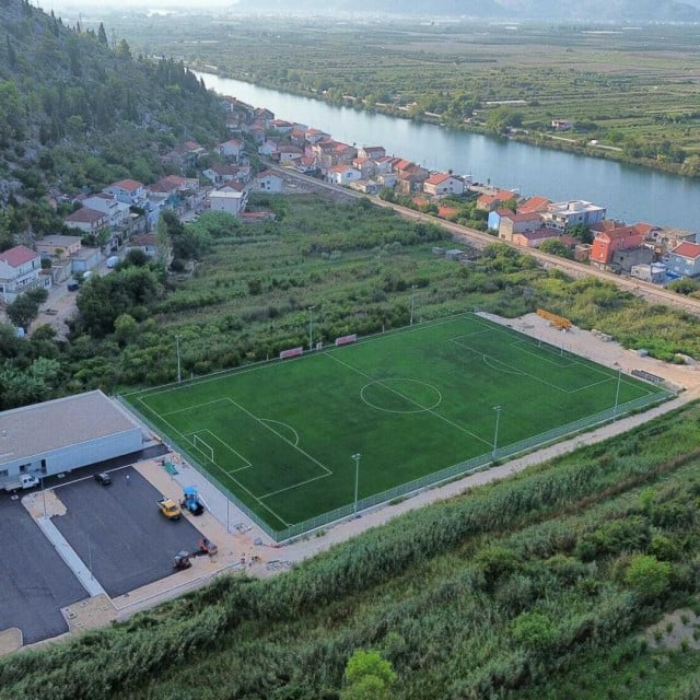 &lt;p&gt;Radovi na Gusarevom: u tijeku radovi na klupskoj zgradi, uskoro završna uređenja i postavljanje tribina&lt;/p&gt;