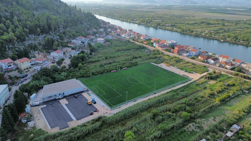 &lt;p&gt;Radovi na Gusarevom: u tijeku radovi na klupskoj zgradi, uskoro završna uređenja i postavljanje tribina&lt;/p&gt;