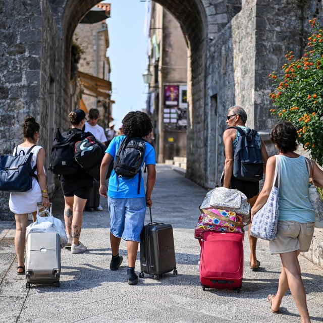 &lt;p&gt;Turisti stižu u apartmane, gdje će se smjestiti i koje su obveze vlasnika&lt;/p&gt;