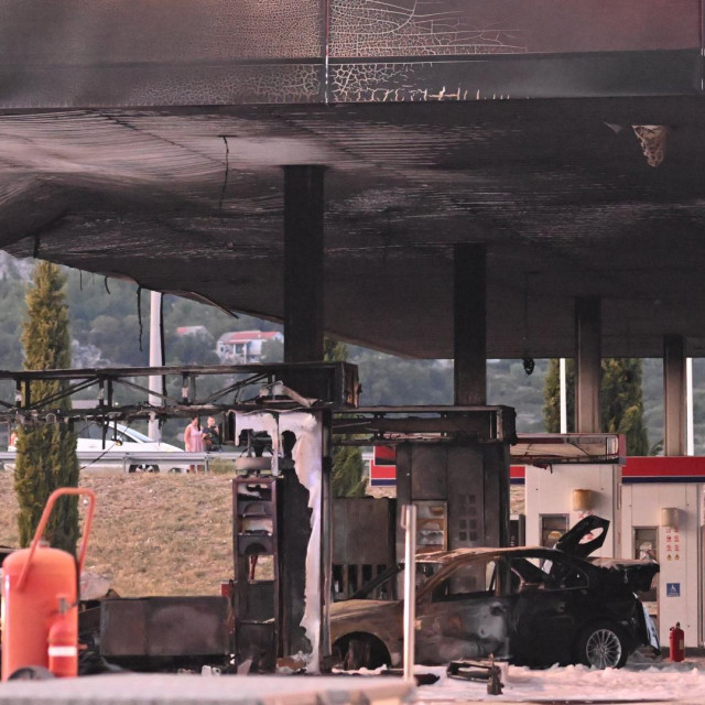 &lt;p&gt;Na odmorištu Mosor, između čvorova Dugopolje i Blato na Cetini na autocesti A1 kod mjesta Trnbusi, doslo je do eksplozije na benzinskoj postaji &lt;/p&gt;