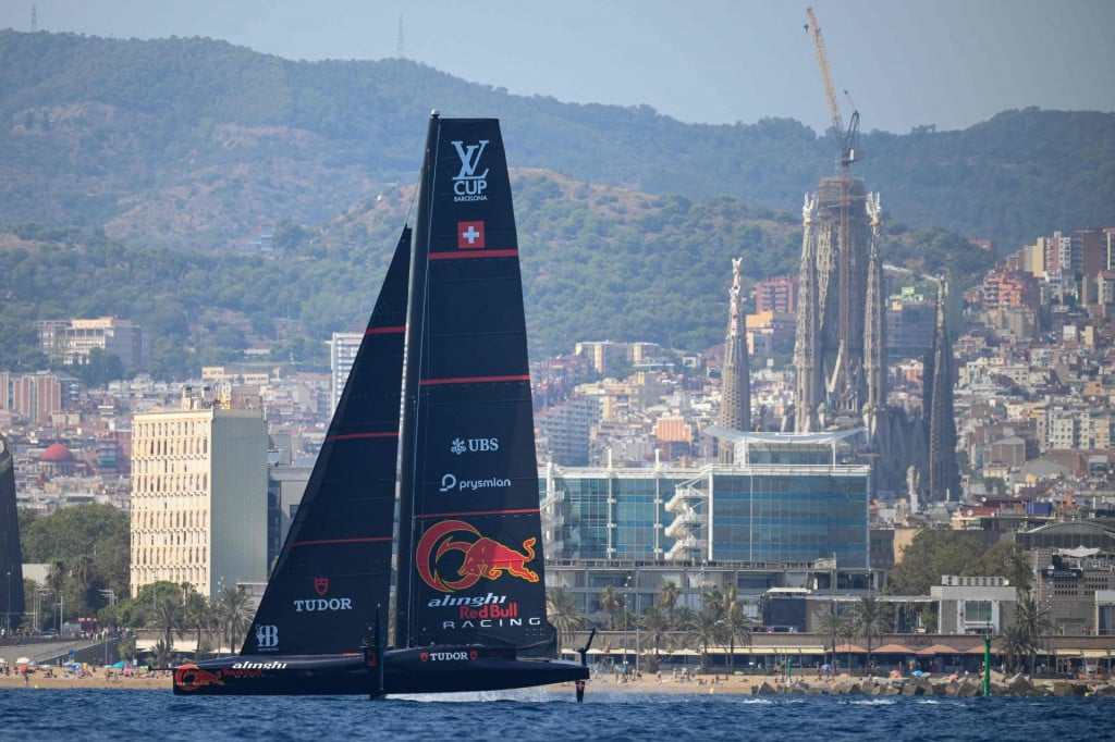 &lt;p&gt;Alinghi Red Bull Racing&lt;/p&gt;