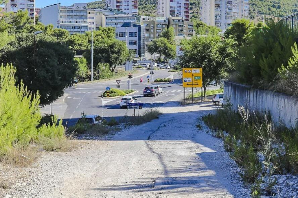 &lt;p&gt;U ponedjeljak će početi radovi na uređenju ceste prema studentskom domu Palacin&lt;/p&gt;