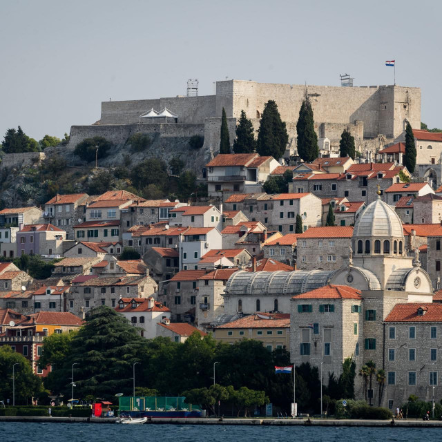 &lt;p&gt; Pogled na grad Sibenik s mora.&lt;/p&gt;

&lt;p&gt;