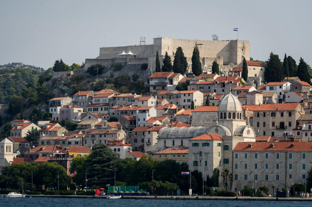 &lt;p&gt; Pogled na grad Sibenik s mora.&lt;/p&gt;

&lt;p&gt;