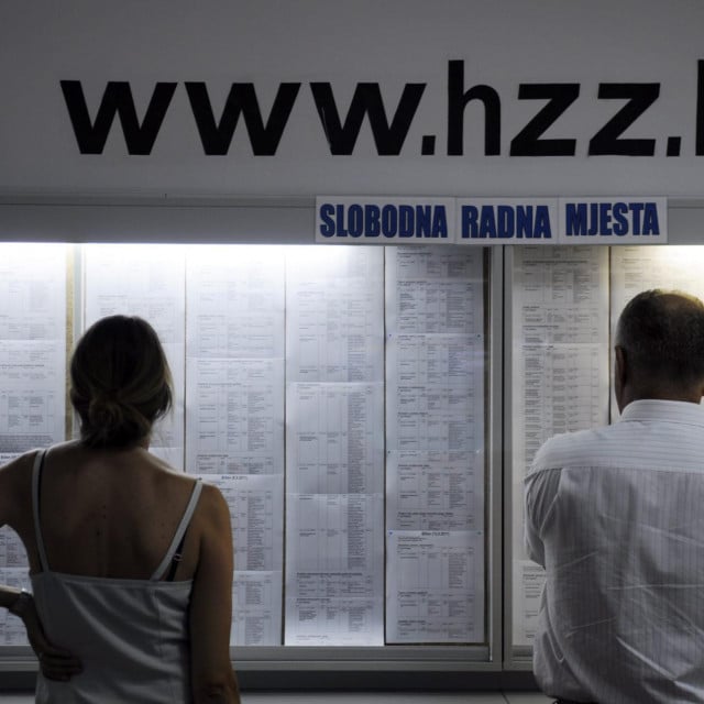 &lt;p&gt;Krajem kolovoza ove godine u evidenciji Hrvatskoga zavoda za zapošljavanje (HZZ) bilo je registrirano 87.986 nezaposlenih osoba, što je 18,1 posto ili 19.401 osoba manje nego u kolovozu prošle godine (ilustracija)&lt;/p&gt;