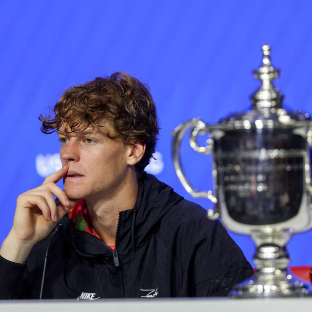 &lt;p&gt;NEW YORK, NEW YORK - SEPTEMBER 08: Jannik Sinner of Italy speaks to the press after defeating Taylor Fritz of the United States to win the Men‘s Singles Final on Day Fourteen of the 2024 US Open at USTA Billie Jean King National Tennis Center on September 08, 2024 in the Flushing neighborhood of the Queens borough of New York City. Matthew Stockman/Getty Images/AFP (Photo by MATTHEW STOCKMAN/GETTY IMAGES NORTH AMERICA/Getty Images via AFP)&lt;/p&gt;