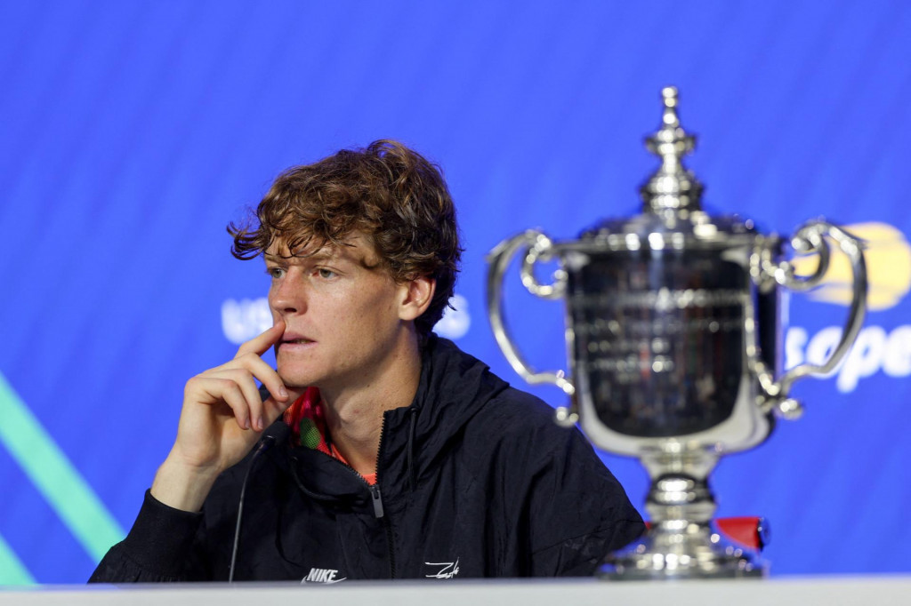 &lt;p&gt;NEW YORK, NEW YORK - SEPTEMBER 08: Jannik Sinner of Italy speaks to the press after defeating Taylor Fritz of the United States to win the Men‘s Singles Final on Day Fourteen of the 2024 US Open at USTA Billie Jean King National Tennis Center on September 08, 2024 in the Flushing neighborhood of the Queens borough of New York City. Matthew Stockman/Getty Images/AFP (Photo by MATTHEW STOCKMAN/GETTY IMAGES NORTH AMERICA/Getty Images via AFP)&lt;/p&gt;