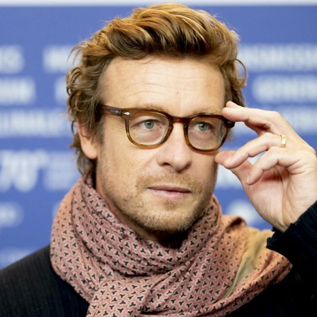 &lt;p&gt;Simon Baker 2020. godine u Berlinu&lt;/p&gt;