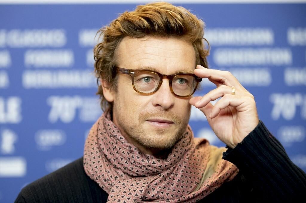 &lt;p&gt;Simon Baker 2020. godine u Berlinu&lt;/p&gt;