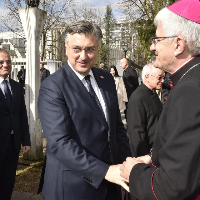 &lt;p&gt;Banjolučkom biskupu Željku Majiću&lt;strong&gt; &lt;/strong&gt;dodijeljeno je 180.000 eura za obnovu glasovite trapističke opatije Marija Zvijezda&lt;/p&gt;