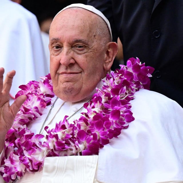 &lt;p&gt;Pope Francis wears a flower garland as he arrives for an interreligious meeting with young people at the Catholic Junior College in Singapore on September 13, 2024. Singapore is the last stop on the pope‘s 12-day, four-nation Asia-Pacific trip aimed at boosting the Catholic Church‘s standing in the world‘s most populous region. (Photo by Tiziana FABI/AFP)&lt;/p&gt;