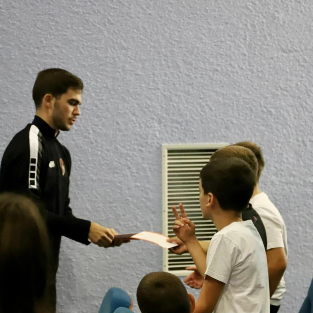 &lt;p&gt;Ivan Božić, Iker Pozo i Carlos Torres posjetili Katoličku osnovnu školu u Šibeniku&lt;/p&gt;