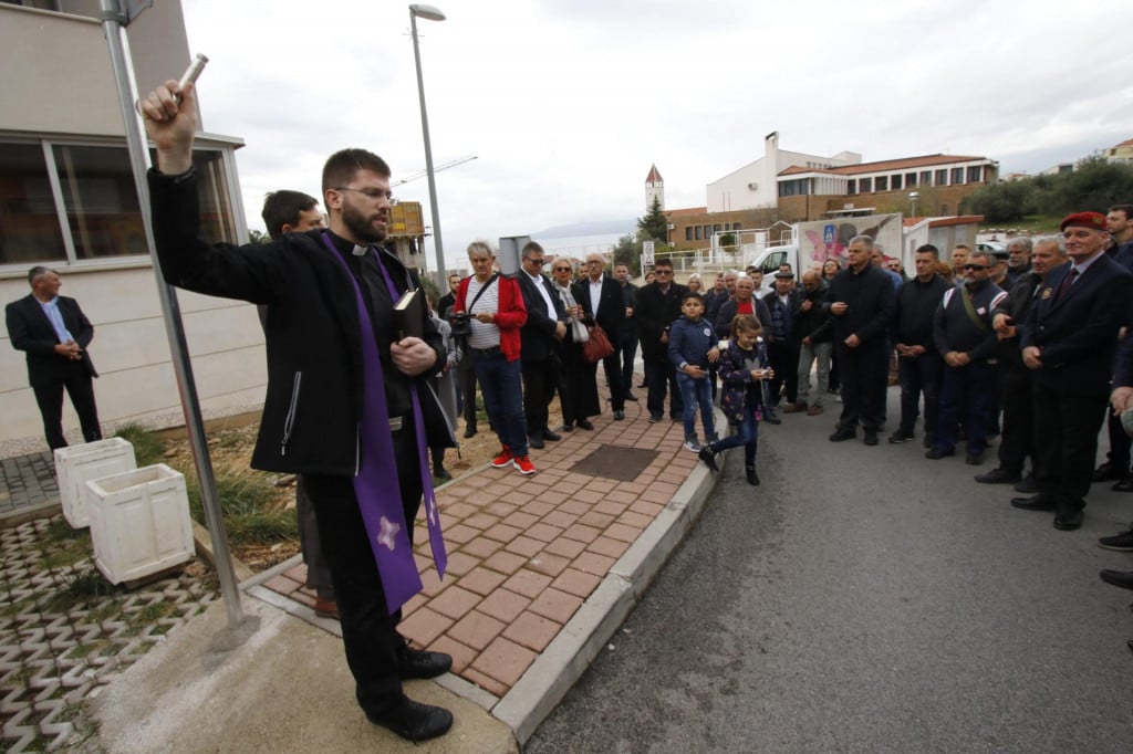 &lt;p&gt;Titulu počasnog građanina Makarske dobit će don Mislav Šaškor, sada već bivši župnik Župe kraljice Mira&lt;/p&gt;