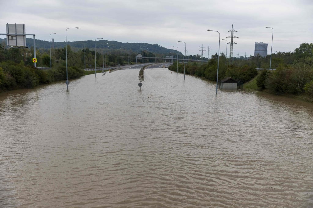 &lt;p&gt;Ogromne poplave paralizirale su dijelove Austrije, Mađarske, Češke, Rumunjske, Slovačke i Poljske&lt;/p&gt;