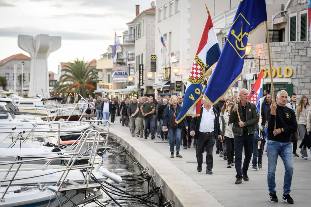 &lt;p&gt;Mimohod hrvatskih branitelja i polaganje vijenca i svijeca kod Spomenika poginulim braniteljima povodom obiljezavanja 33. godisnjice spomendana Rujanskog rata 1991 - 2024.&lt;br&gt;
 &lt;/p&gt;