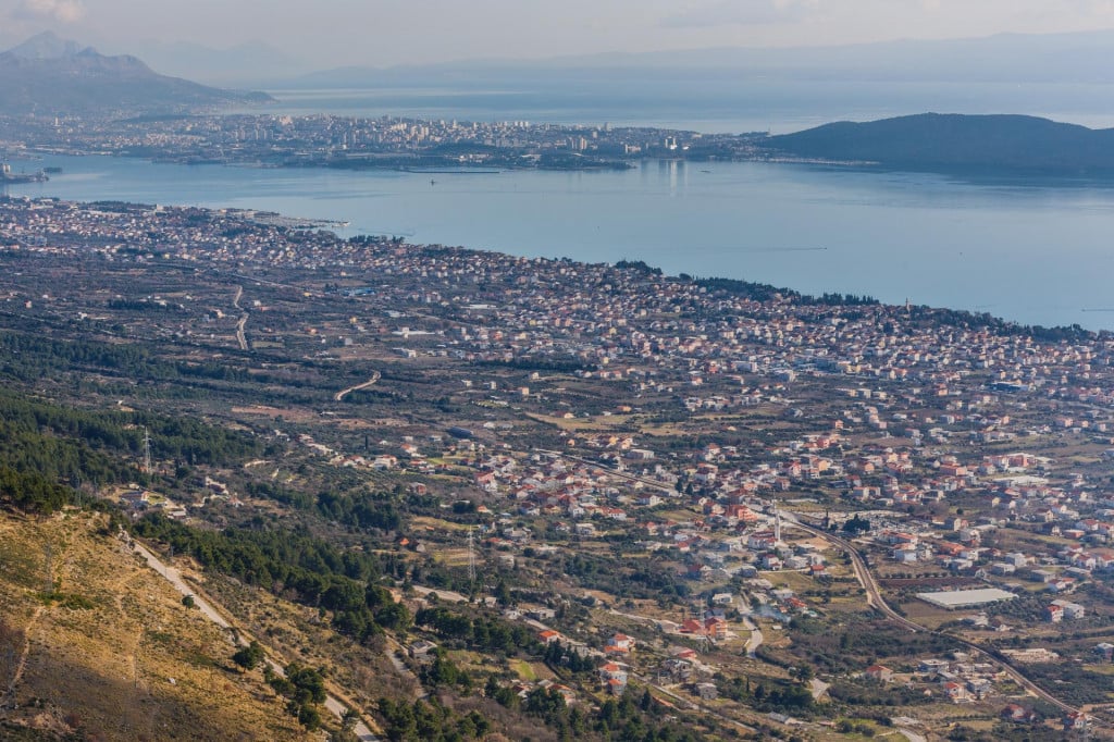 &lt;p&gt;Pogled na Kaštela i Split sa Malačke&lt;/p&gt;