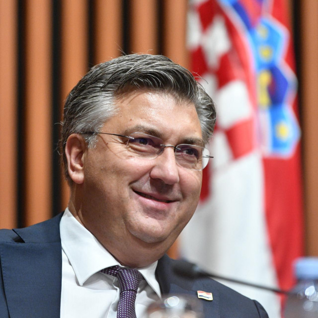 &lt;p&gt; Andrej Plenković kazao je novinarki: ‘Slatki ste, radoznali ste tu!‘&lt;/p&gt;