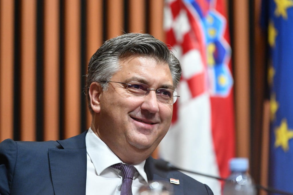 &lt;p&gt; Andrej Plenković kazao je novinarki: ‘Slatki ste, radoznali ste tu!‘&lt;/p&gt;