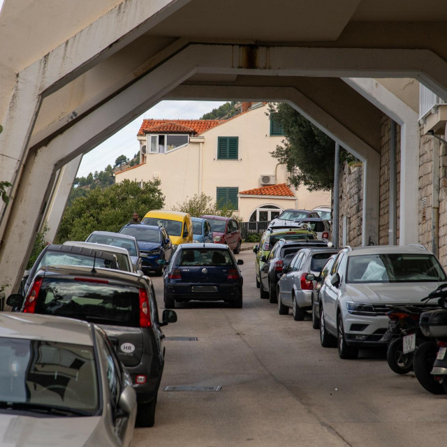 &lt;p&gt;Gorući problem naselja je parking&lt;/p&gt;