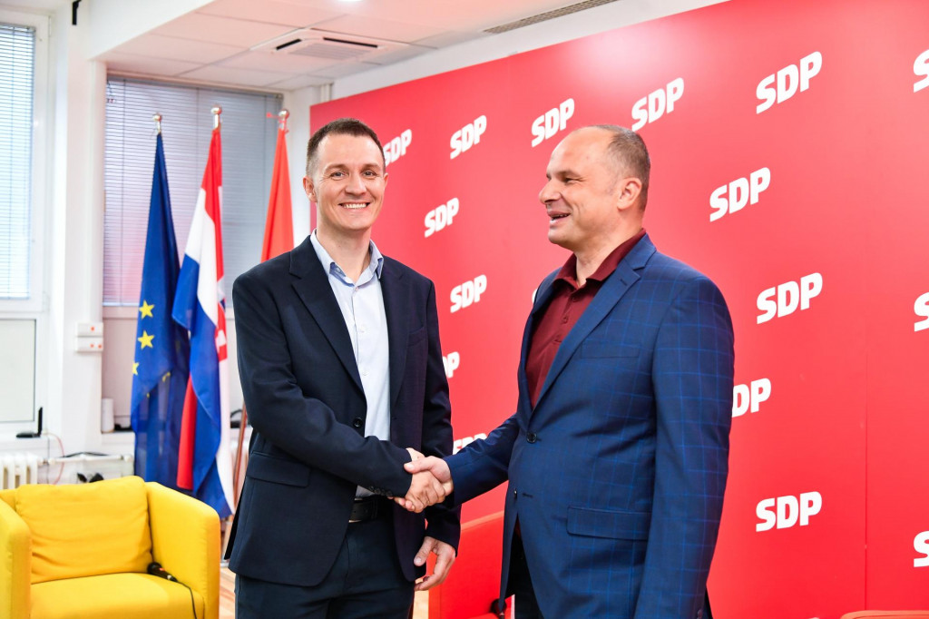 &lt;p&gt; Zoran Paunović i Siniša Hajdaš Dončić raspravljali su i o problemu apatije u SDP-u&lt;/p&gt;