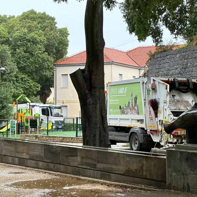 &lt;p&gt;Kamioni Čistoće pokraj dječjeg idrališta u Đardinu&lt;/p&gt;