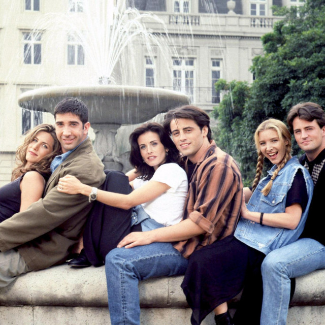 &lt;p&gt;Glavna postava ‘Prijatelja‘: Jennifer Aniston, David Schwimmer, Courteney Cox, Matt LeBlanc, Lisa Kudrow i Matthew Perry&lt;/p&gt;