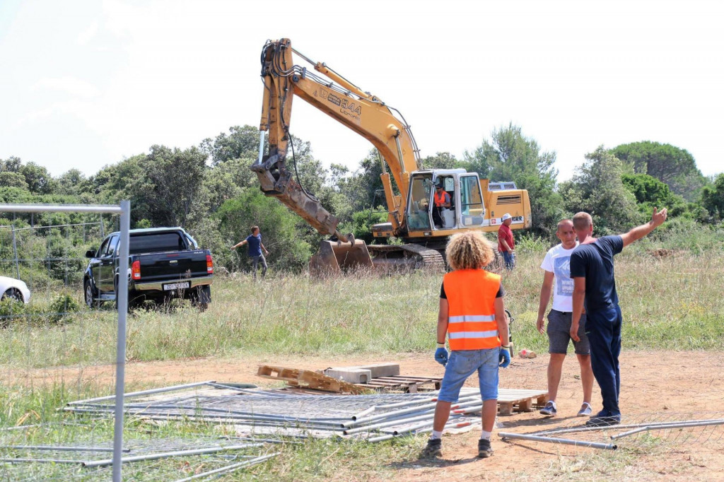 &lt;p&gt;Gradnja sporne benzinske pumpe na Viru&lt;/p&gt;