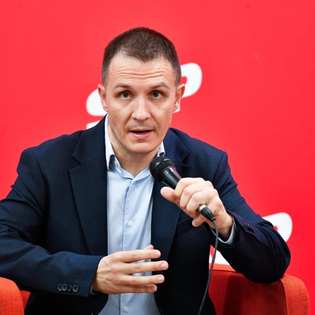 &lt;p&gt;U makarskom SDP-u glasalo je 137 od 207 članova, a od kojih je Hajdaš Dončić dobio osam, a Paunović 128 glasova ili 94 posto&lt;/p&gt;