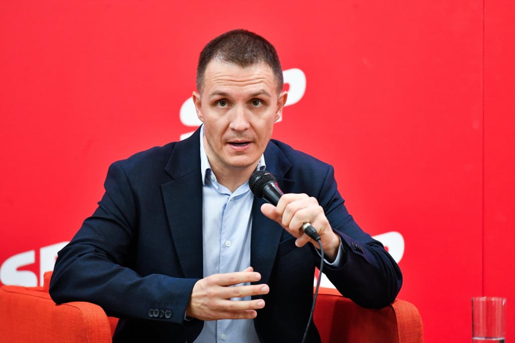 &lt;p&gt;U makarskom SDP-u glasalo je 137 od 207 članova, a od kojih je Hajdaš Dončić dobio osam, a Paunović 128 glasova ili 94 posto&lt;/p&gt;