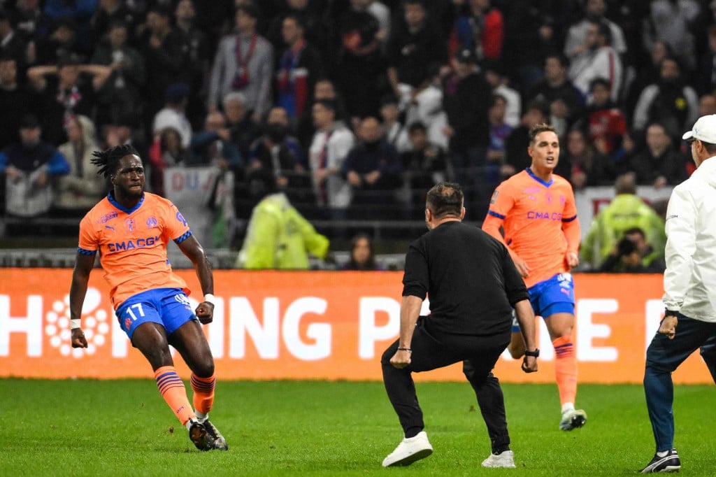 &lt;p&gt;Marseille‘s English forward #17 Jonathan Rowe (L) celebrates scoring his team‘s third goal during the French L1 football match between Olympique Lyonnais (OL) and Olympique de Marseille at The Groupama Stadium in Decines-Charpieu, central-eastern France, on September 22, 2024. (Photo by JEFF PACHOUD/AFP)&lt;/p&gt;