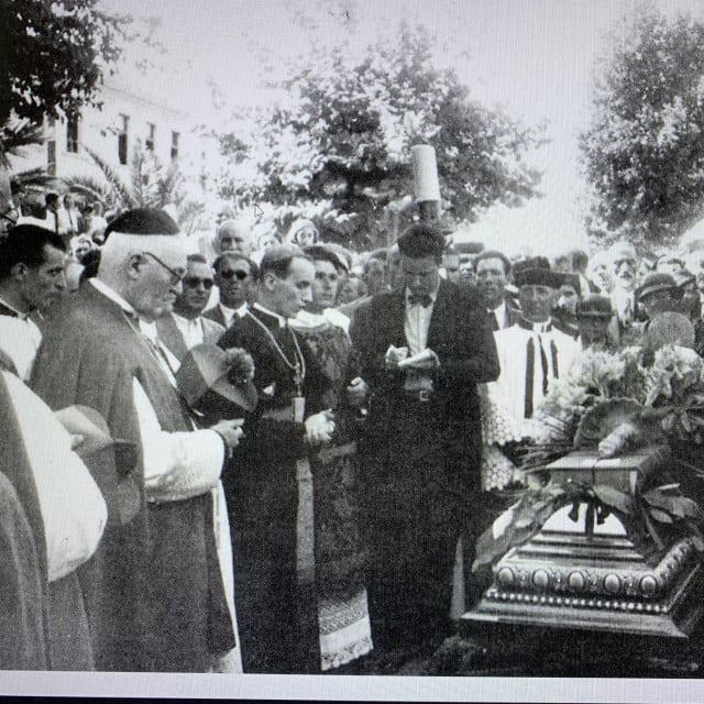 &lt;p&gt;Nadbiskup Stepinac drži govor nad kapsilom don Frane Bulića 1934. u Splitu&lt;/p&gt;