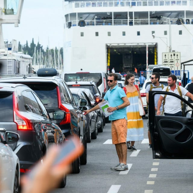 &lt;p&gt;Gužve u splitskoj trajektnoj luci u vrijeme smjene turista - a njima red i sigurnost u zemlji u koju dolaze može biti presudna za odluku o dolasku&lt;/p&gt;