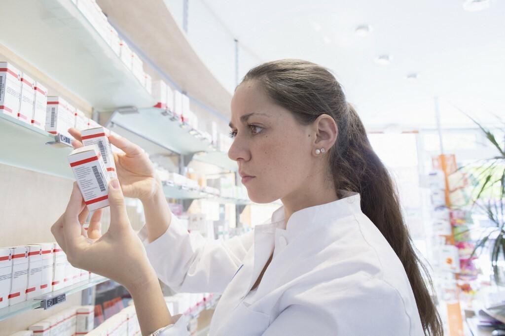 &lt;p&gt;Manjem broju farmaceuta pridonosi i to što su plaće u ljekarnama trenutno puno niže od onih koje su određene uredbom o zaposlenicima u javnim i državnim službama (ilustracija)&lt;/p&gt;

&lt;p&gt; &lt;/p&gt;

&lt;p&gt; &lt;/p&gt;