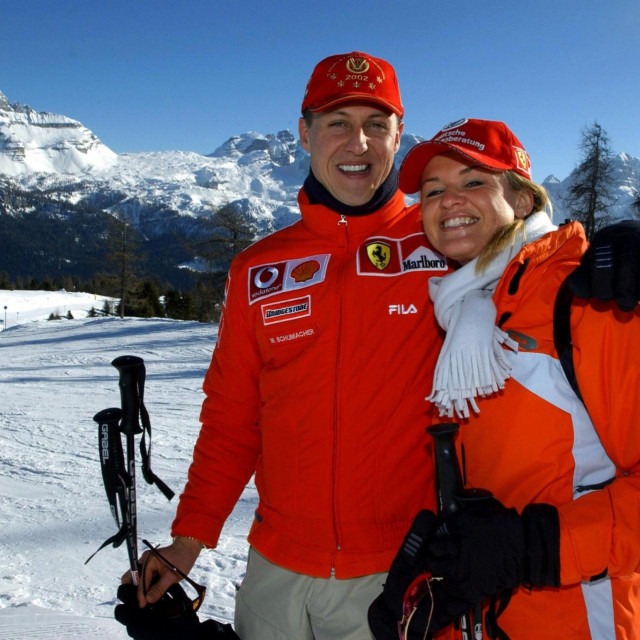 &lt;p&gt;Michael Schumacher i supruga Corinna snimljeni 2003. godine&lt;/p&gt;