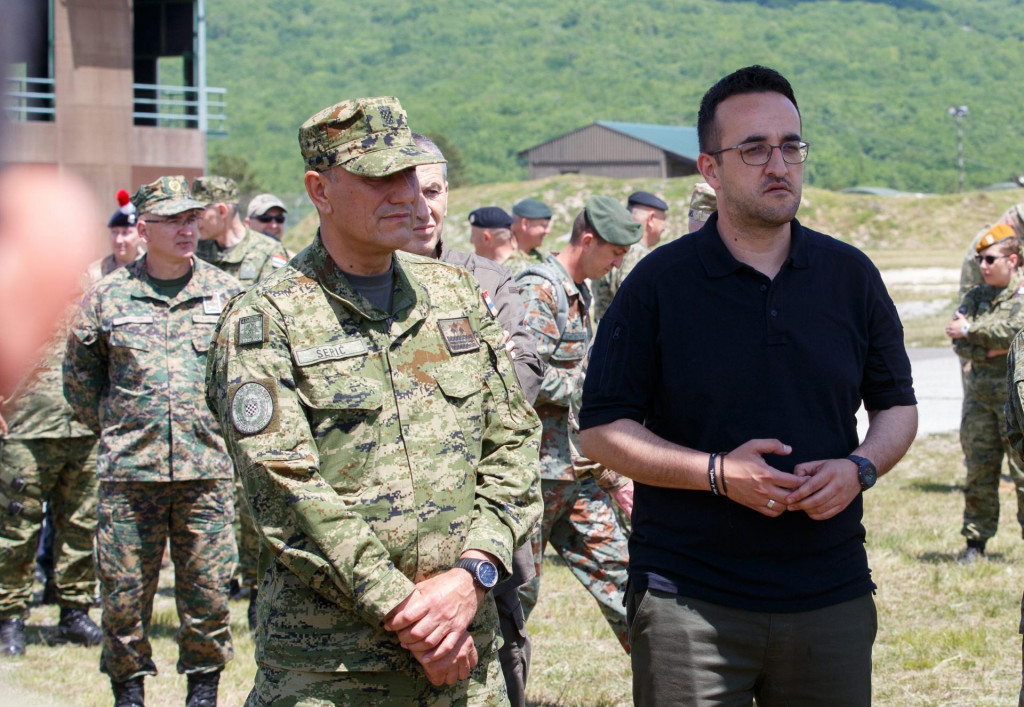 &lt;p&gt;Bačić nam je u telefonskom razgovoru potvrdio nam je svoju kandidaturu za direktorsko mjesto u ACI-ju (na fotografiji u vojarni Josip Jović u Udbini)&lt;/p&gt;