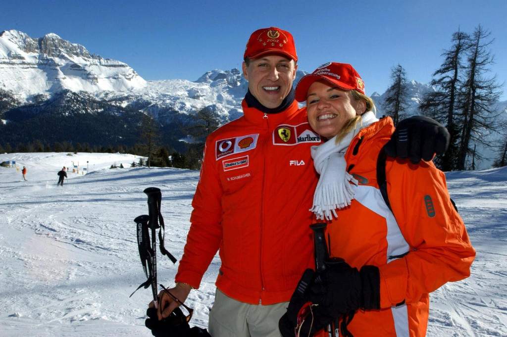 &lt;p&gt;Michael Schumacher i supruga Corinna snimljeni 2003. godine&lt;/p&gt;